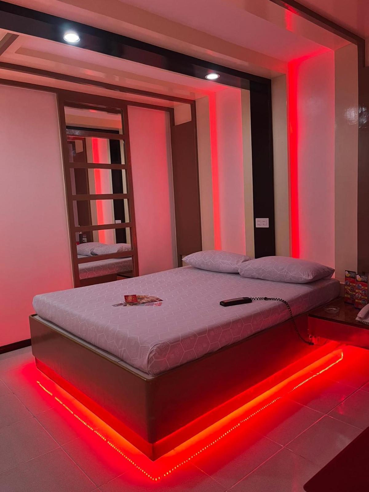 Hotel Sogo Quirino Манила Экстерьер фото