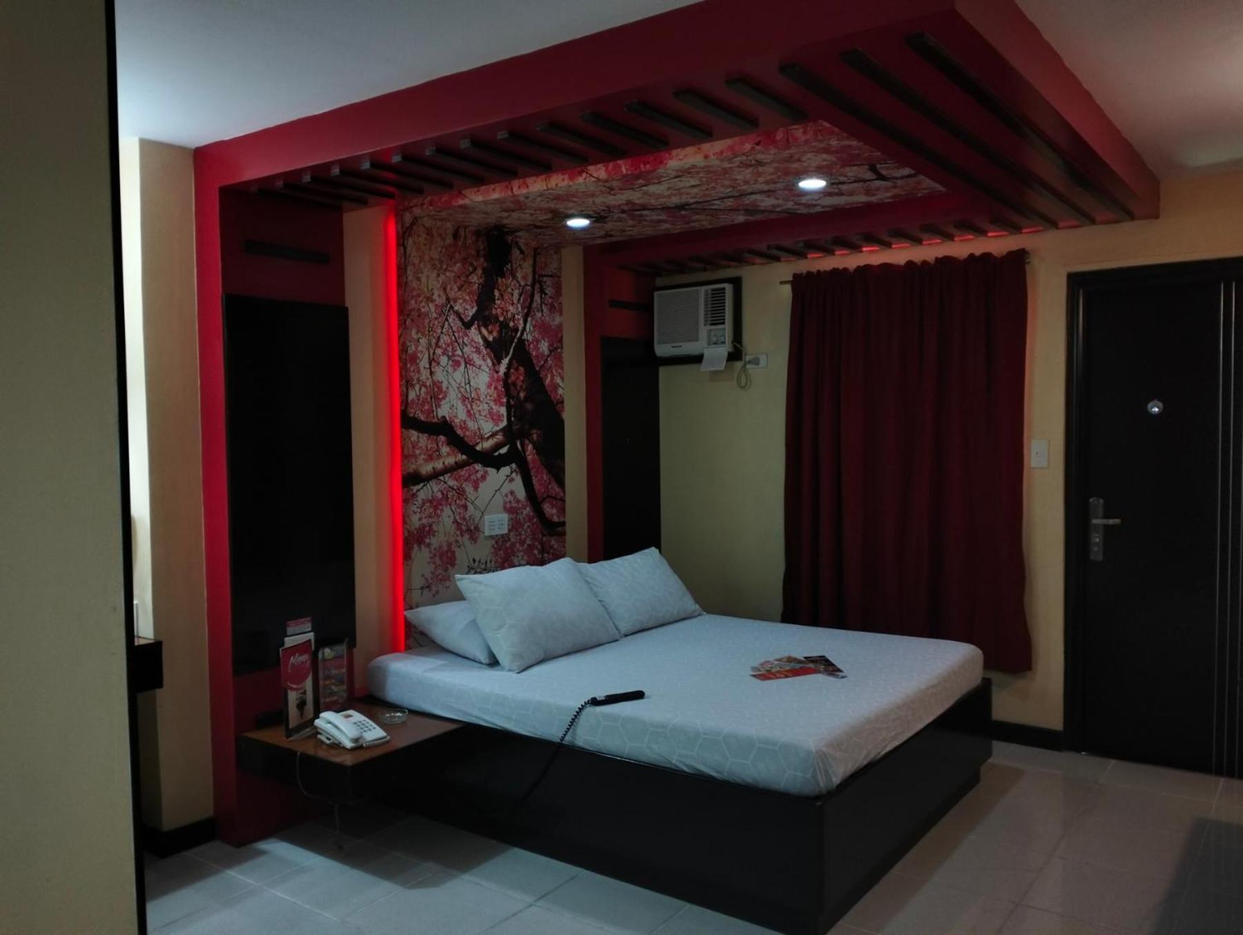 Hotel Sogo Quirino Манила Экстерьер фото