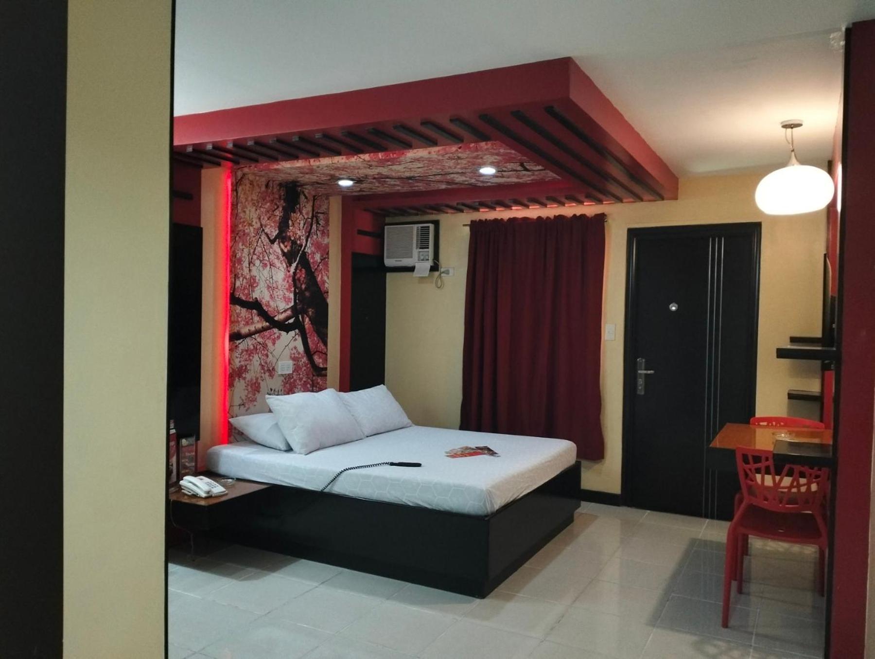 Hotel Sogo Quirino Манила Экстерьер фото