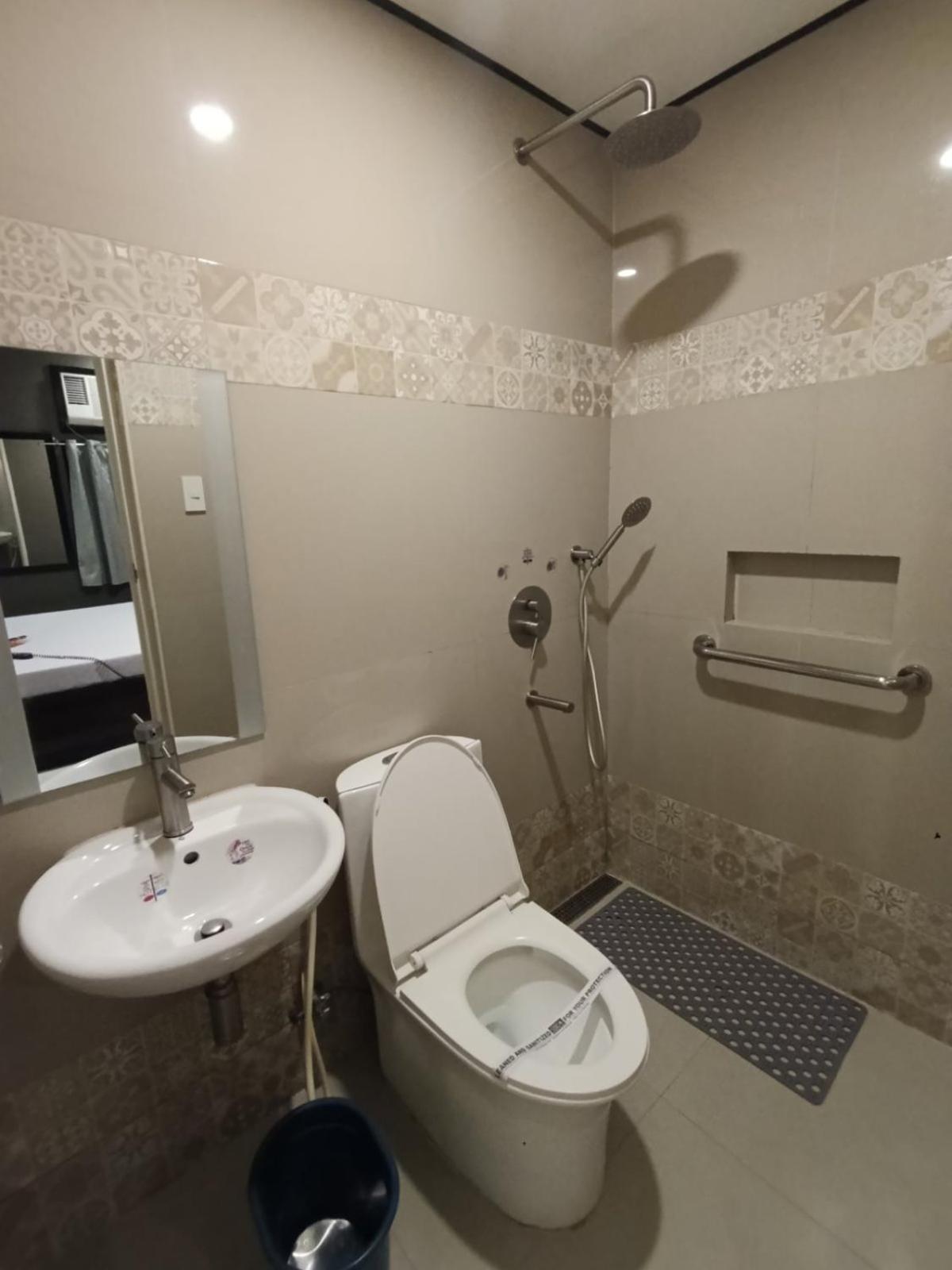 Hotel Sogo Quirino Манила Экстерьер фото