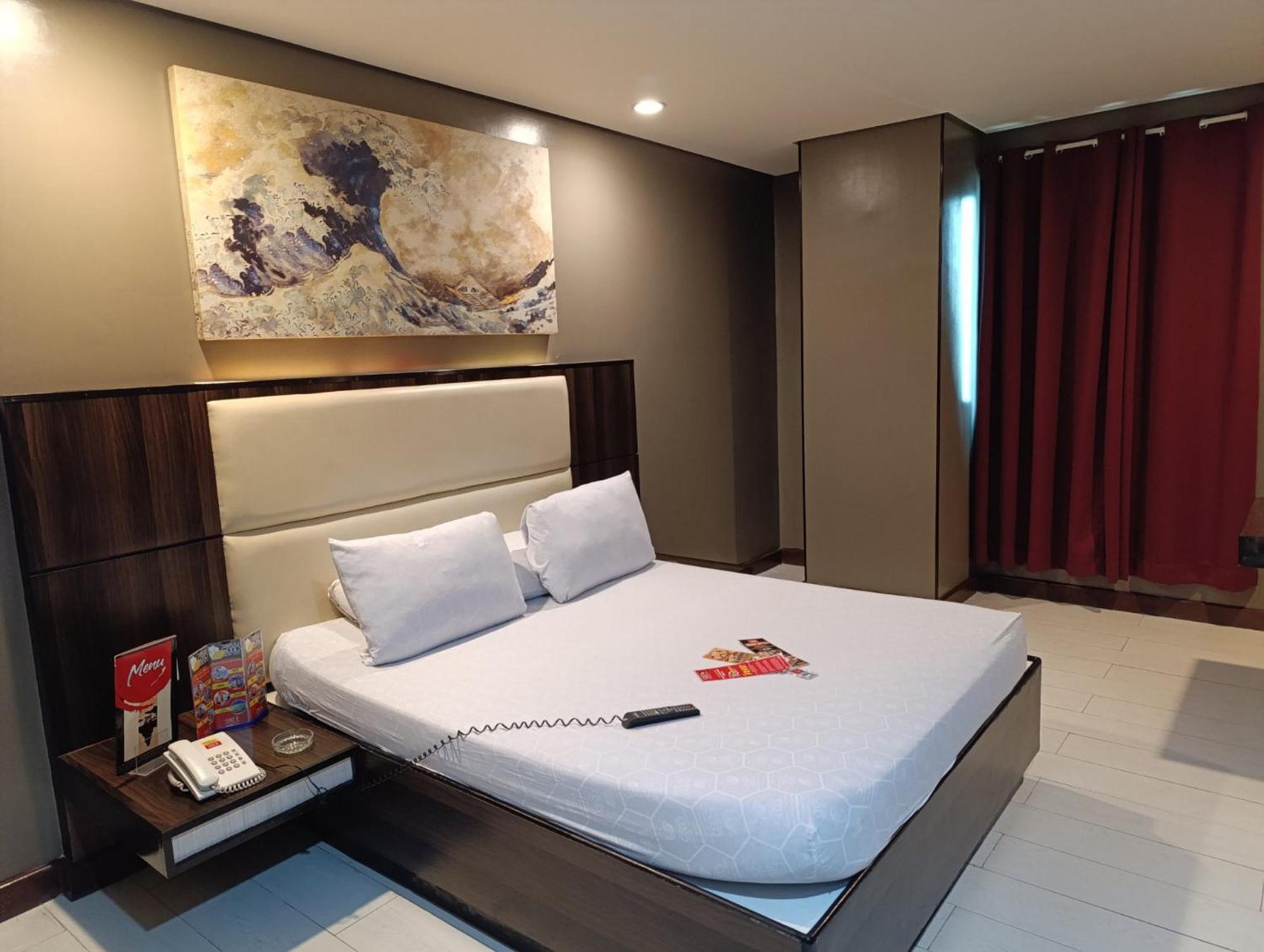 Hotel Sogo Quirino Манила Экстерьер фото