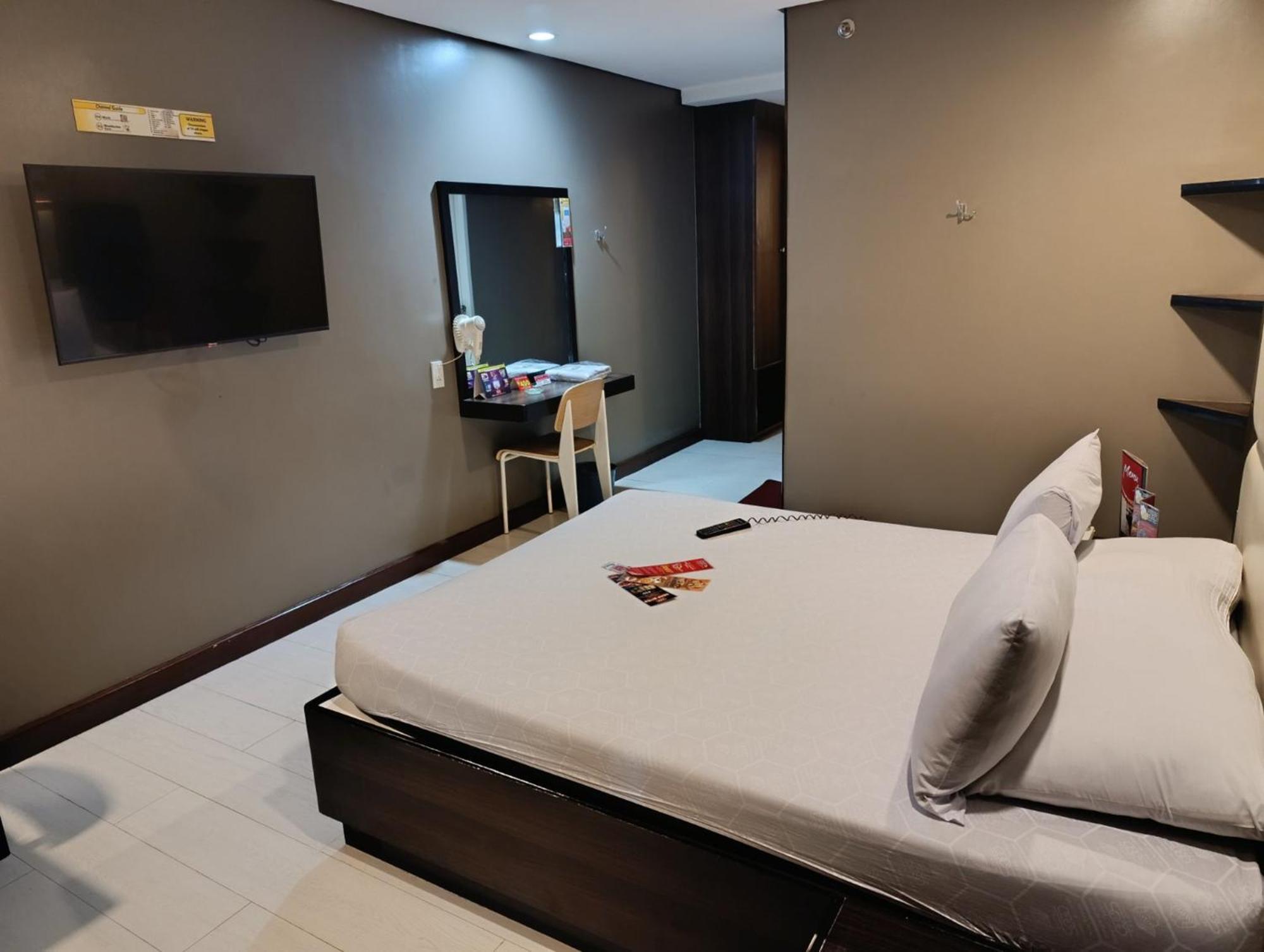 Hotel Sogo Quirino Манила Экстерьер фото