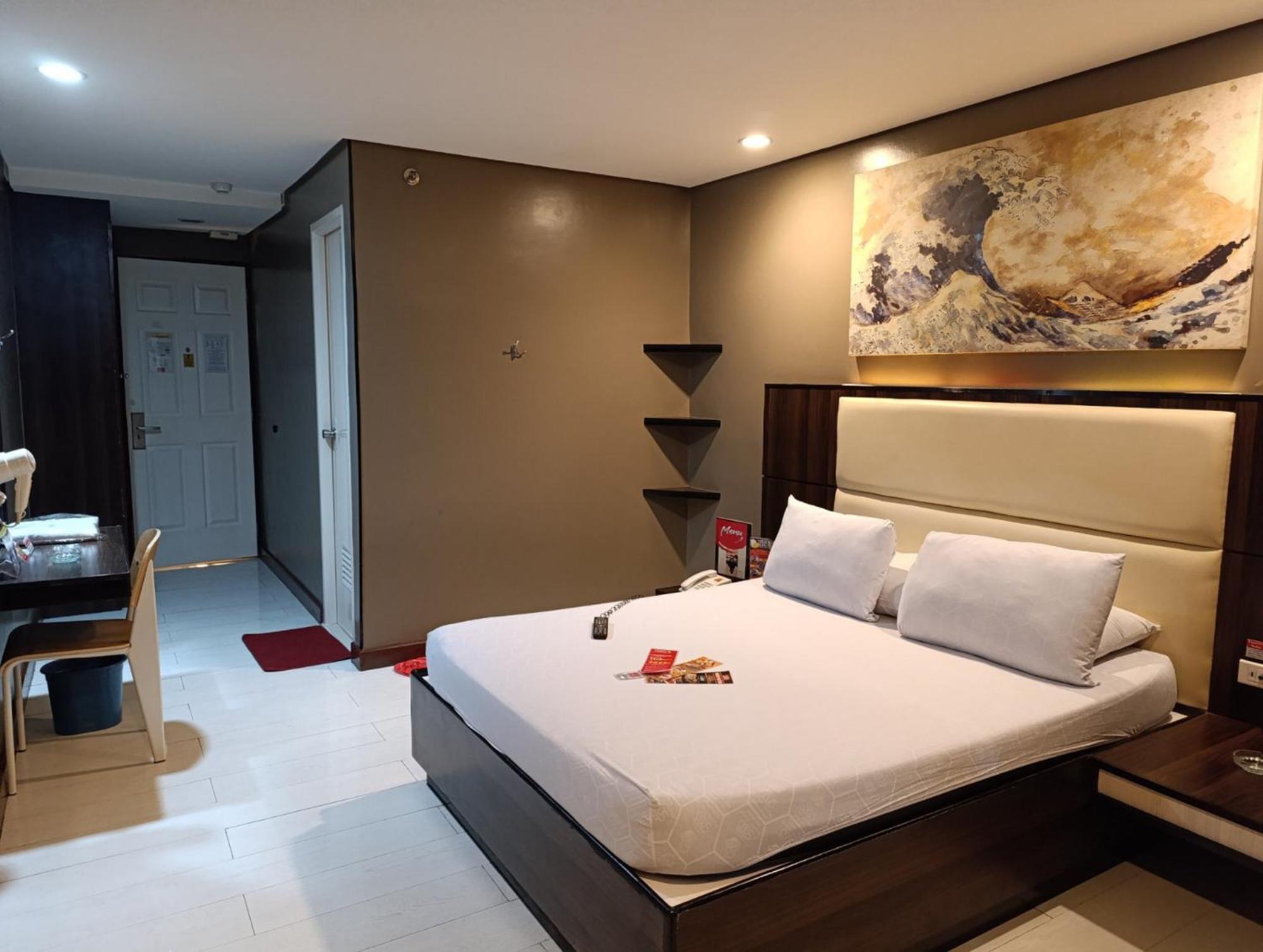 Hotel Sogo Quirino Манила Экстерьер фото