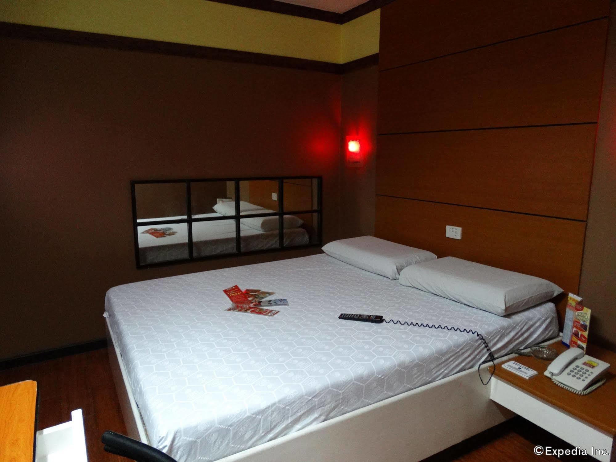 Hotel Sogo Quirino Манила Экстерьер фото
