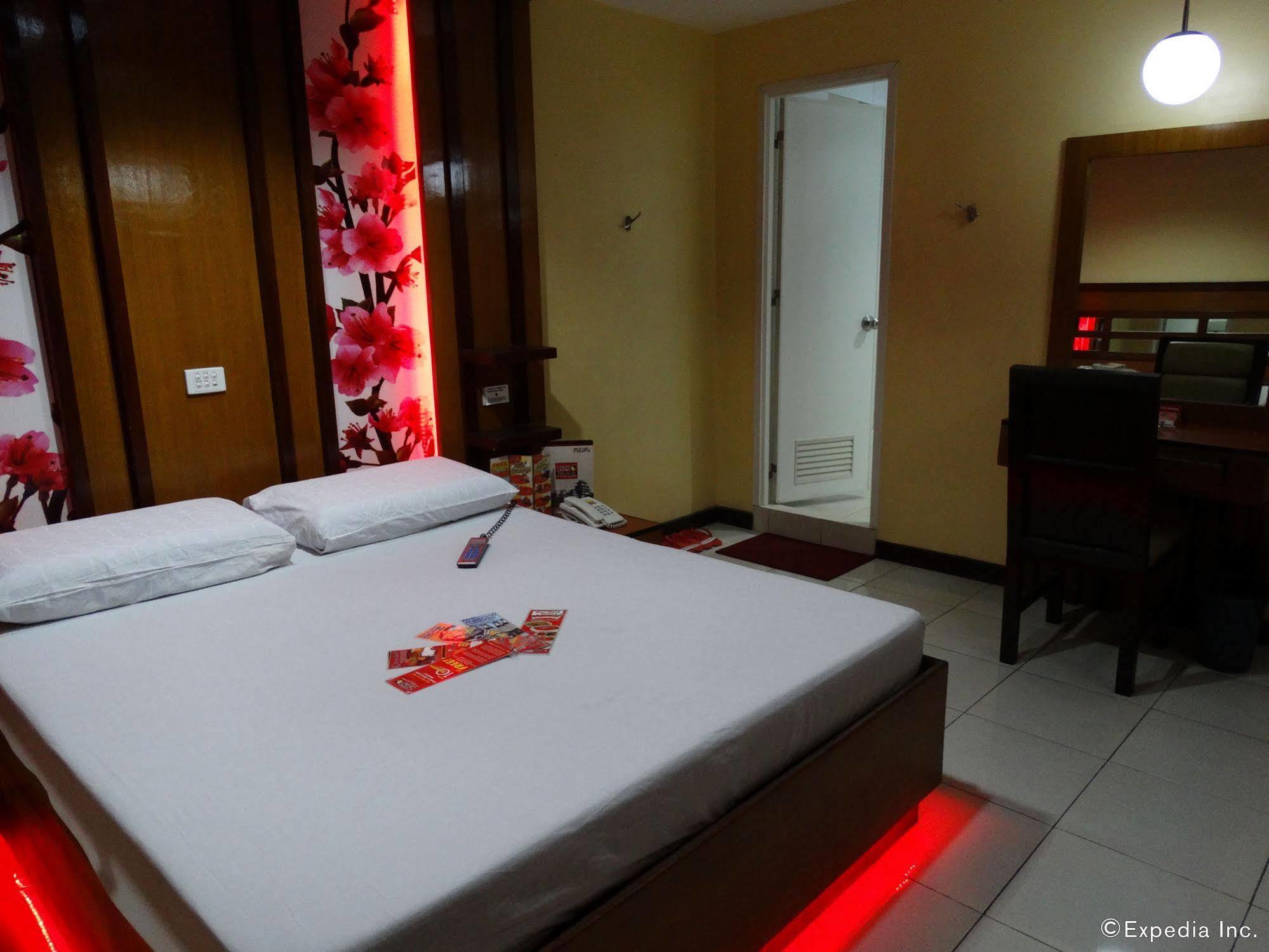 Hotel Sogo Quirino Манила Экстерьер фото
