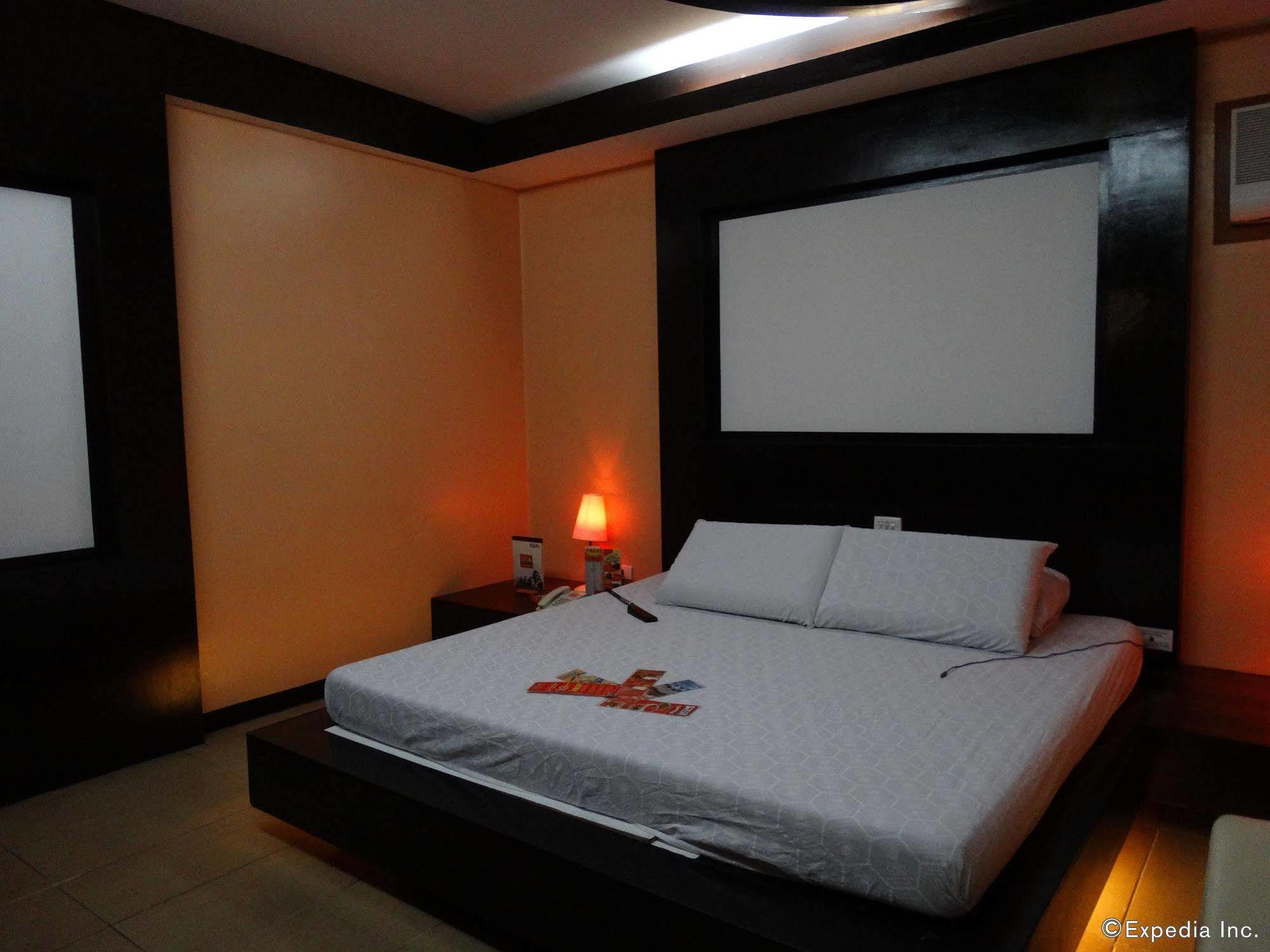 Hotel Sogo Quirino Манила Экстерьер фото