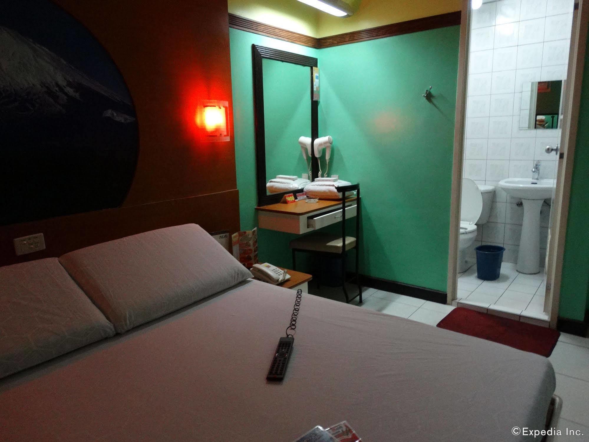 Hotel Sogo Quirino Манила Экстерьер фото