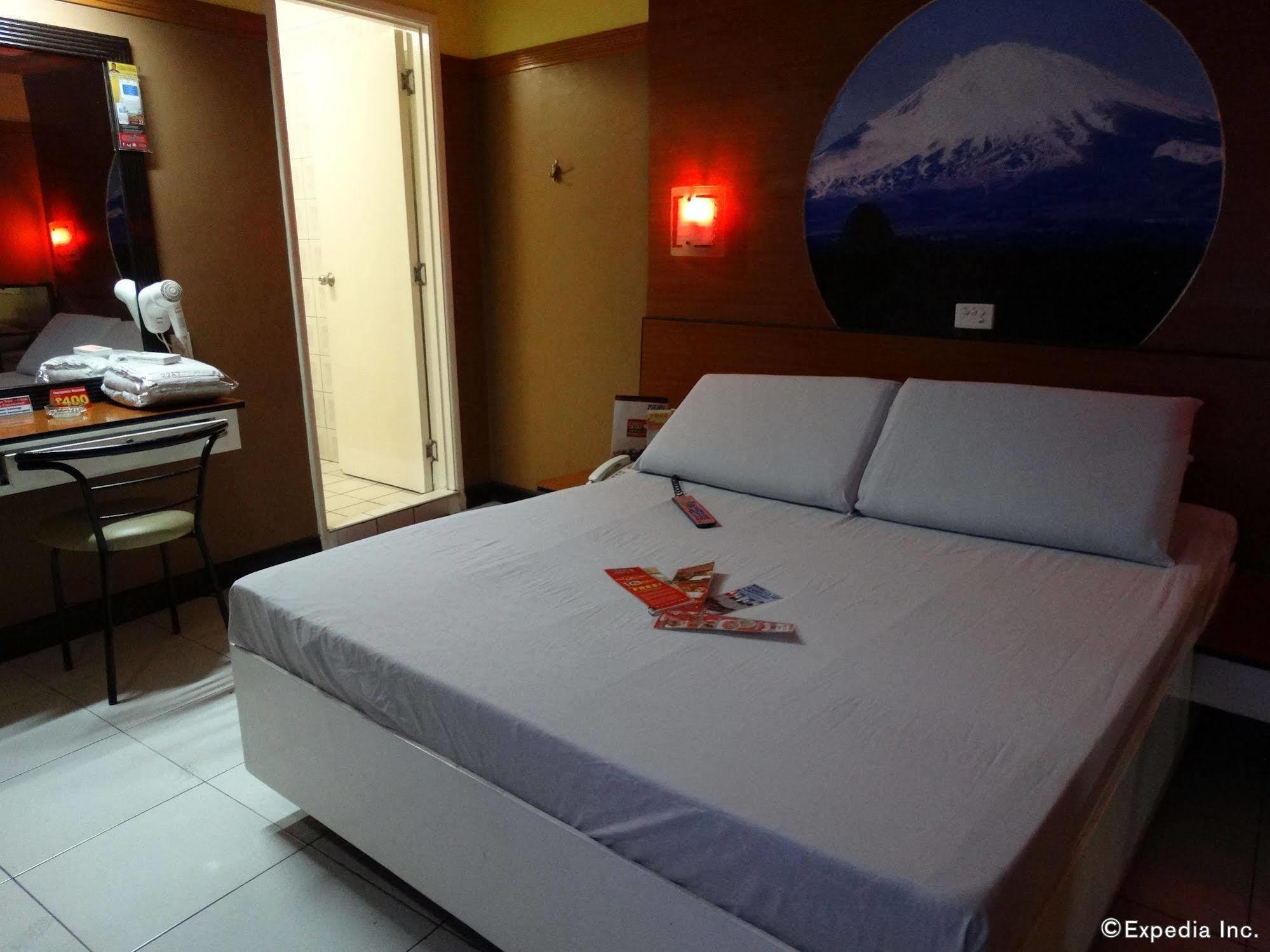 Hotel Sogo Quirino Манила Экстерьер фото