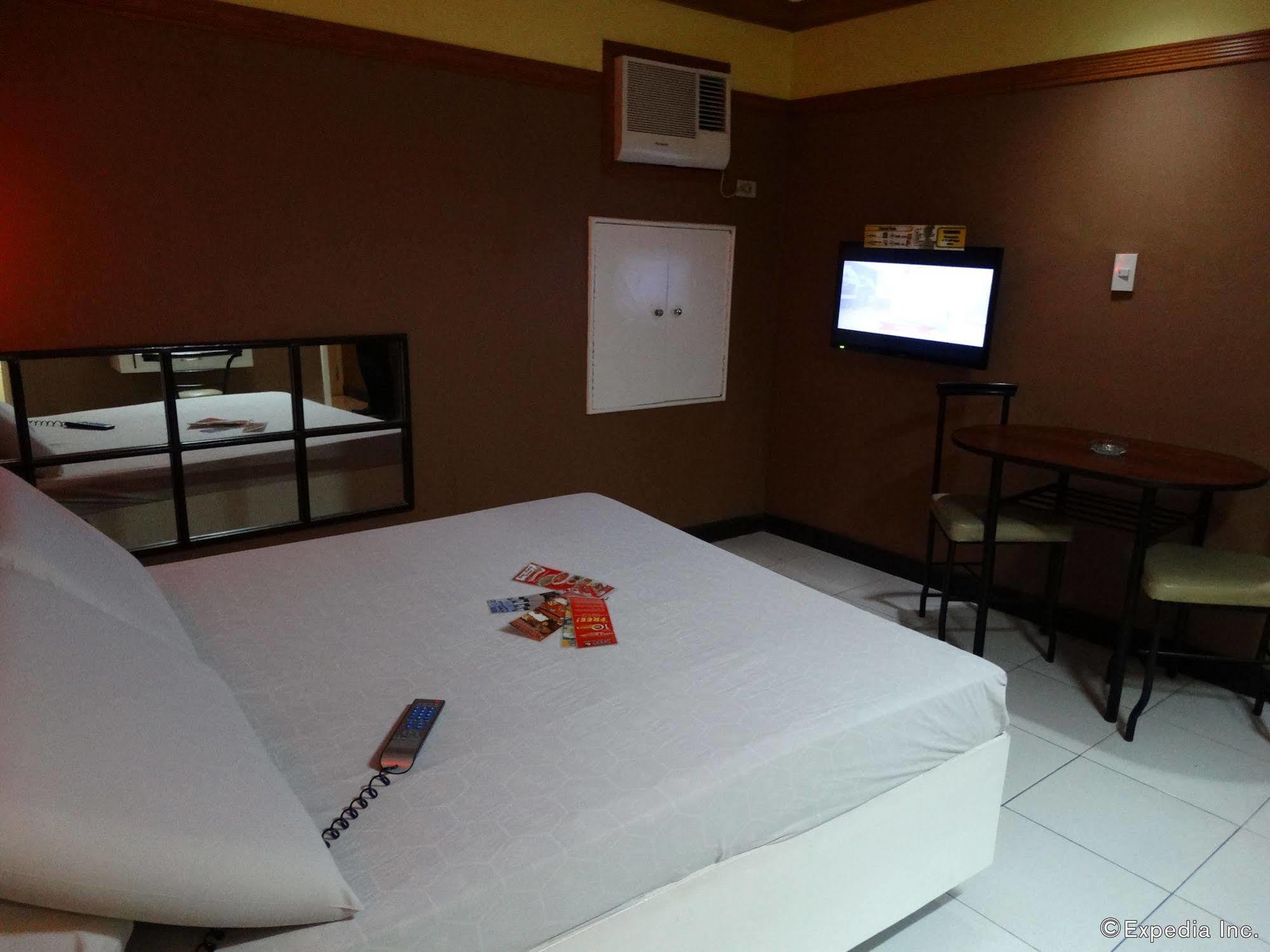 Hotel Sogo Quirino Манила Экстерьер фото