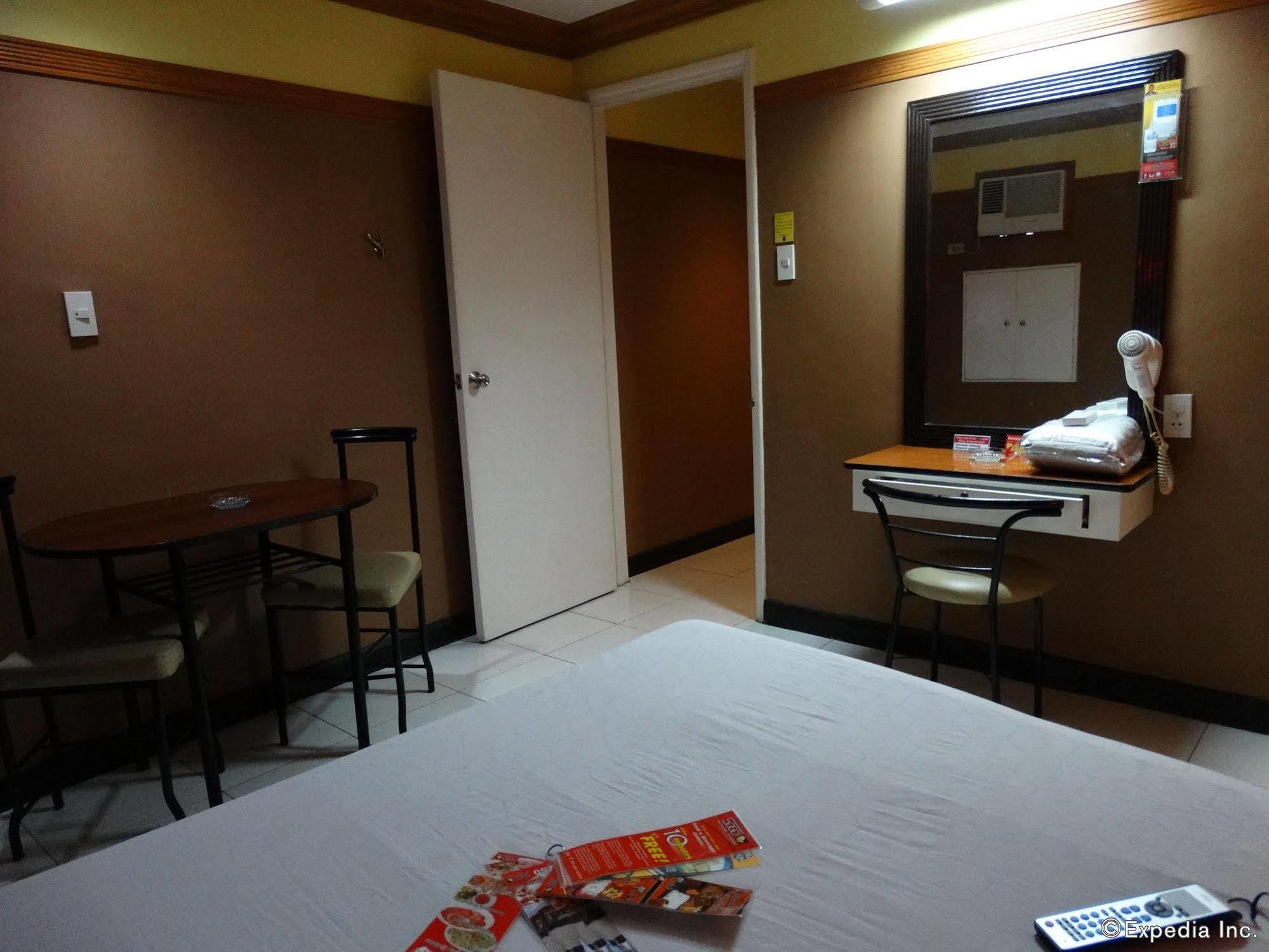 Hotel Sogo Quirino Манила Экстерьер фото