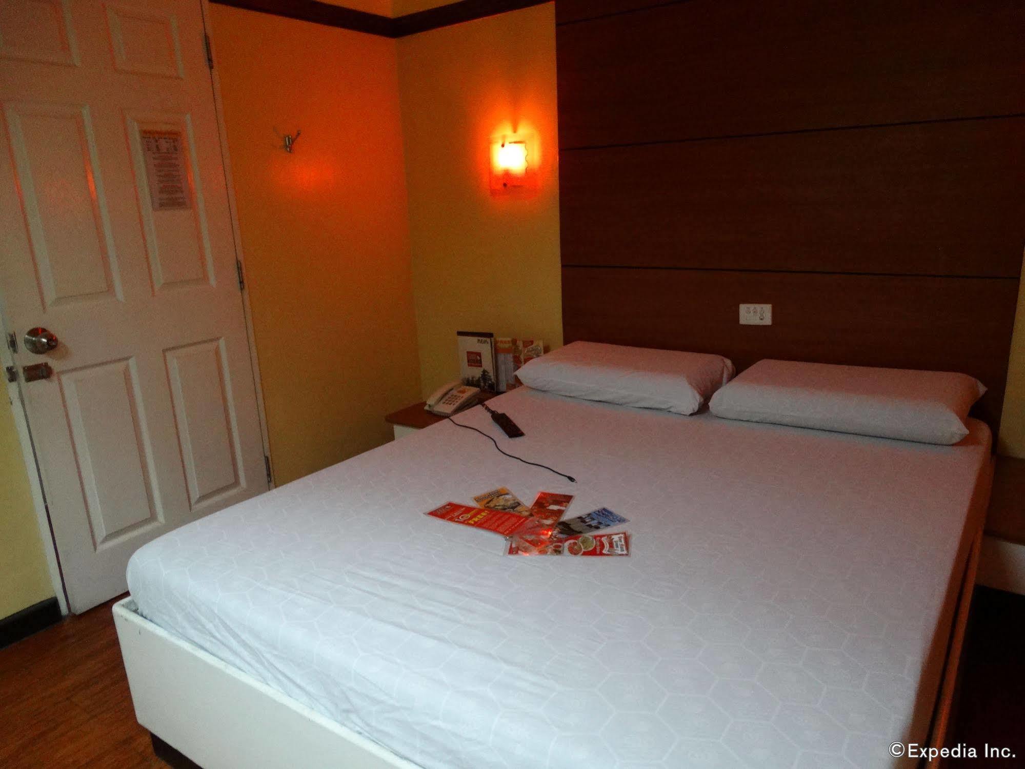 Hotel Sogo Quirino Манила Экстерьер фото