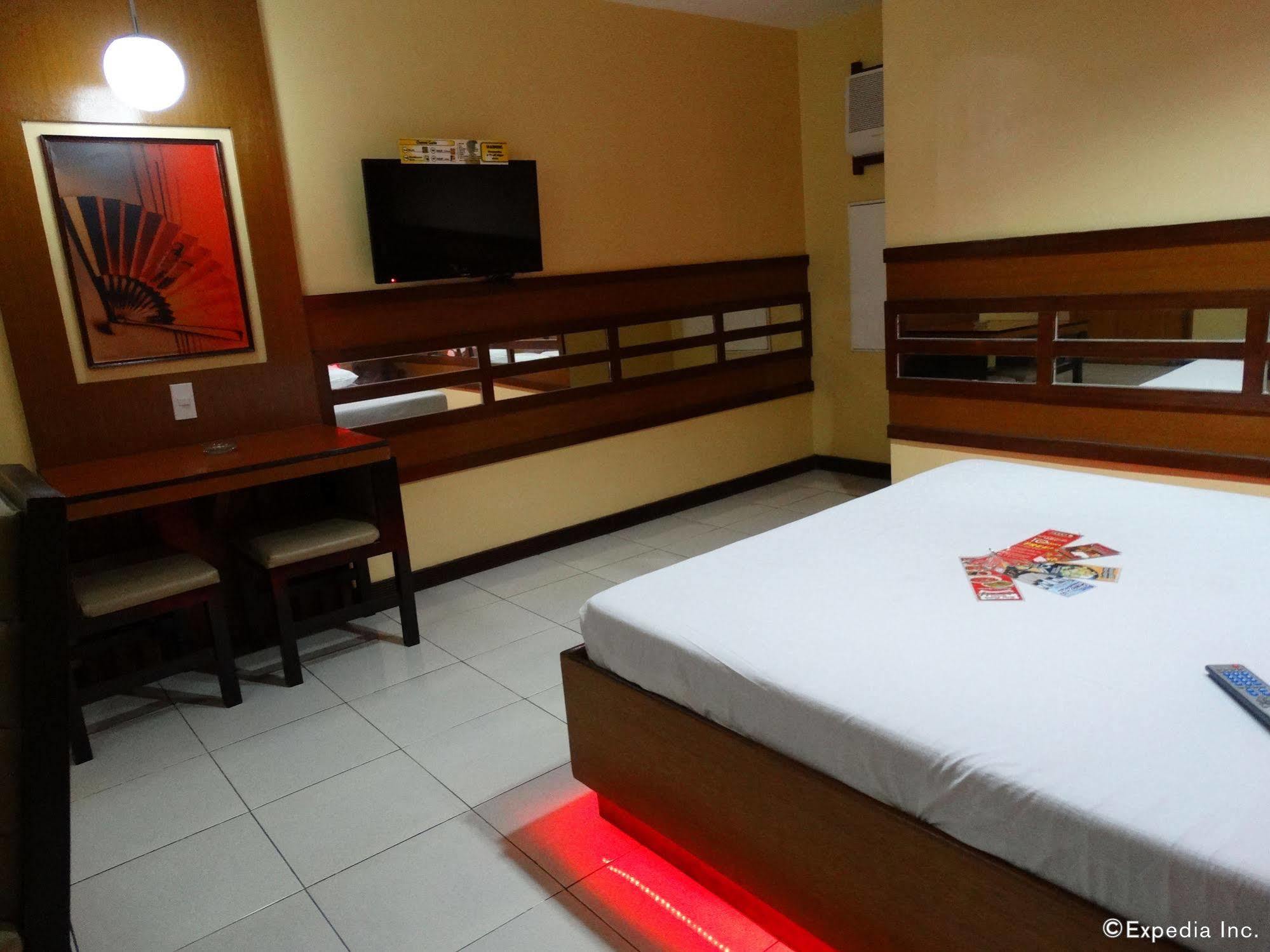 Hotel Sogo Quirino Манила Экстерьер фото