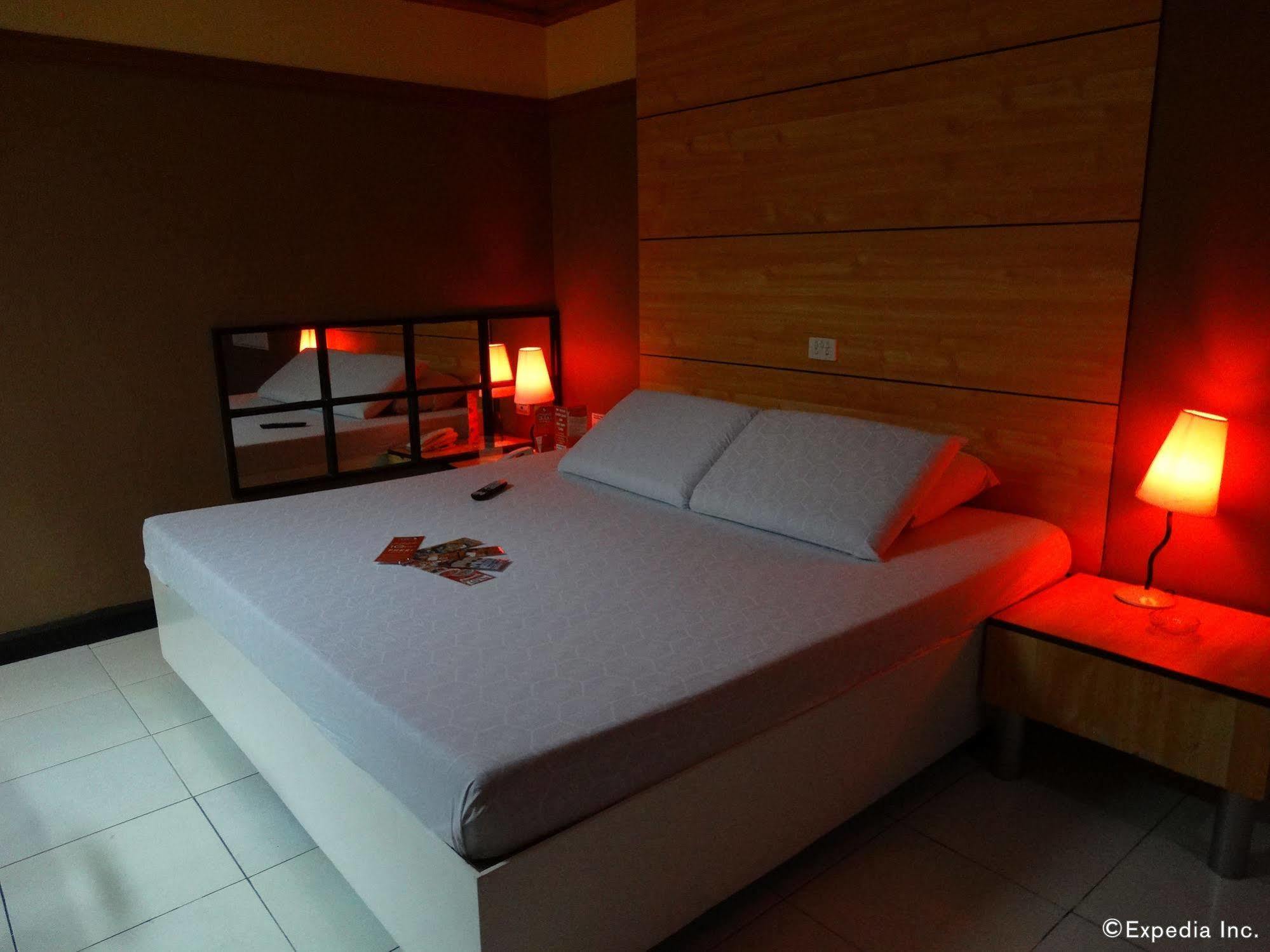 Hotel Sogo Quirino Манила Экстерьер фото