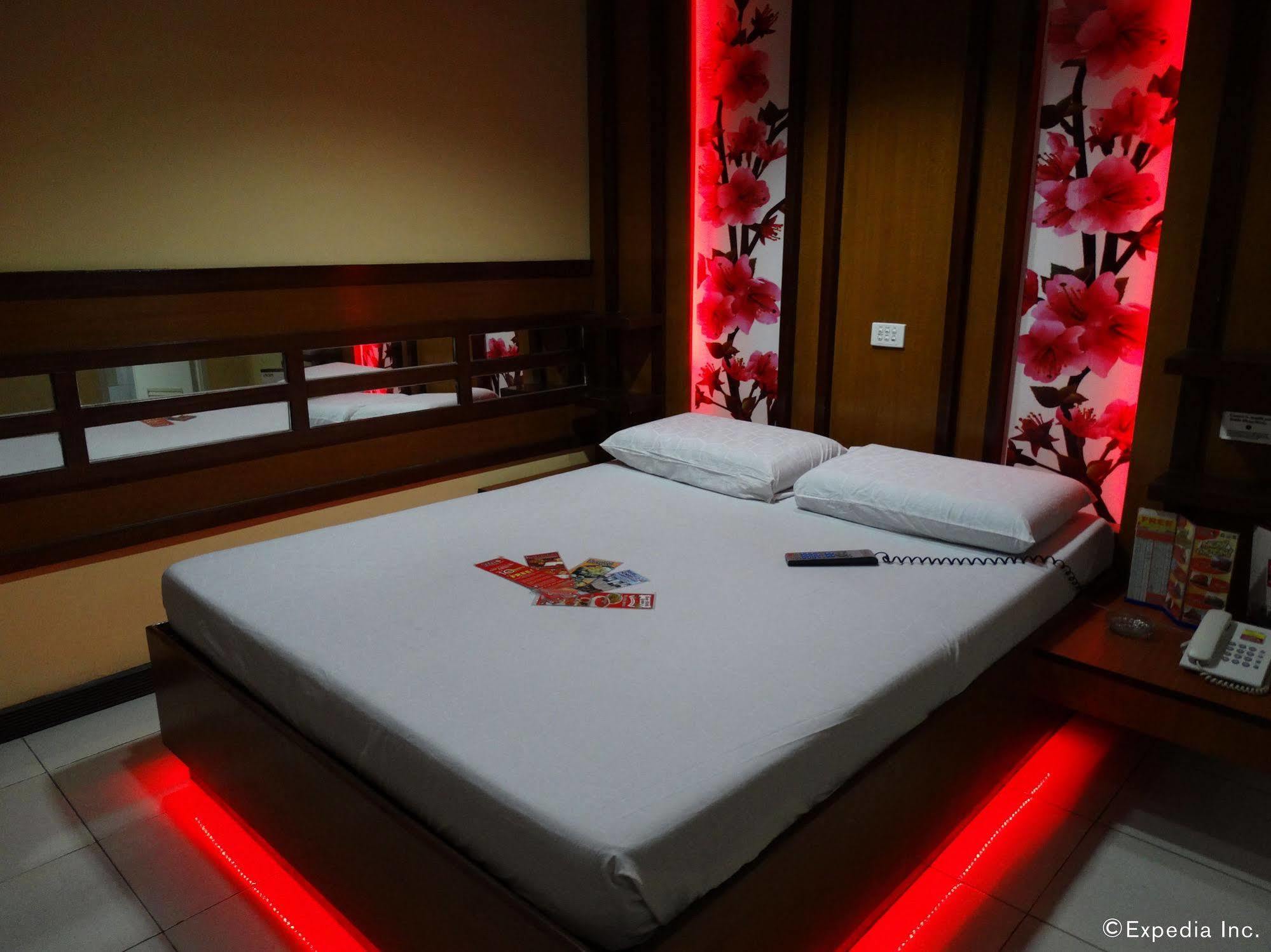 Hotel Sogo Quirino Манила Экстерьер фото