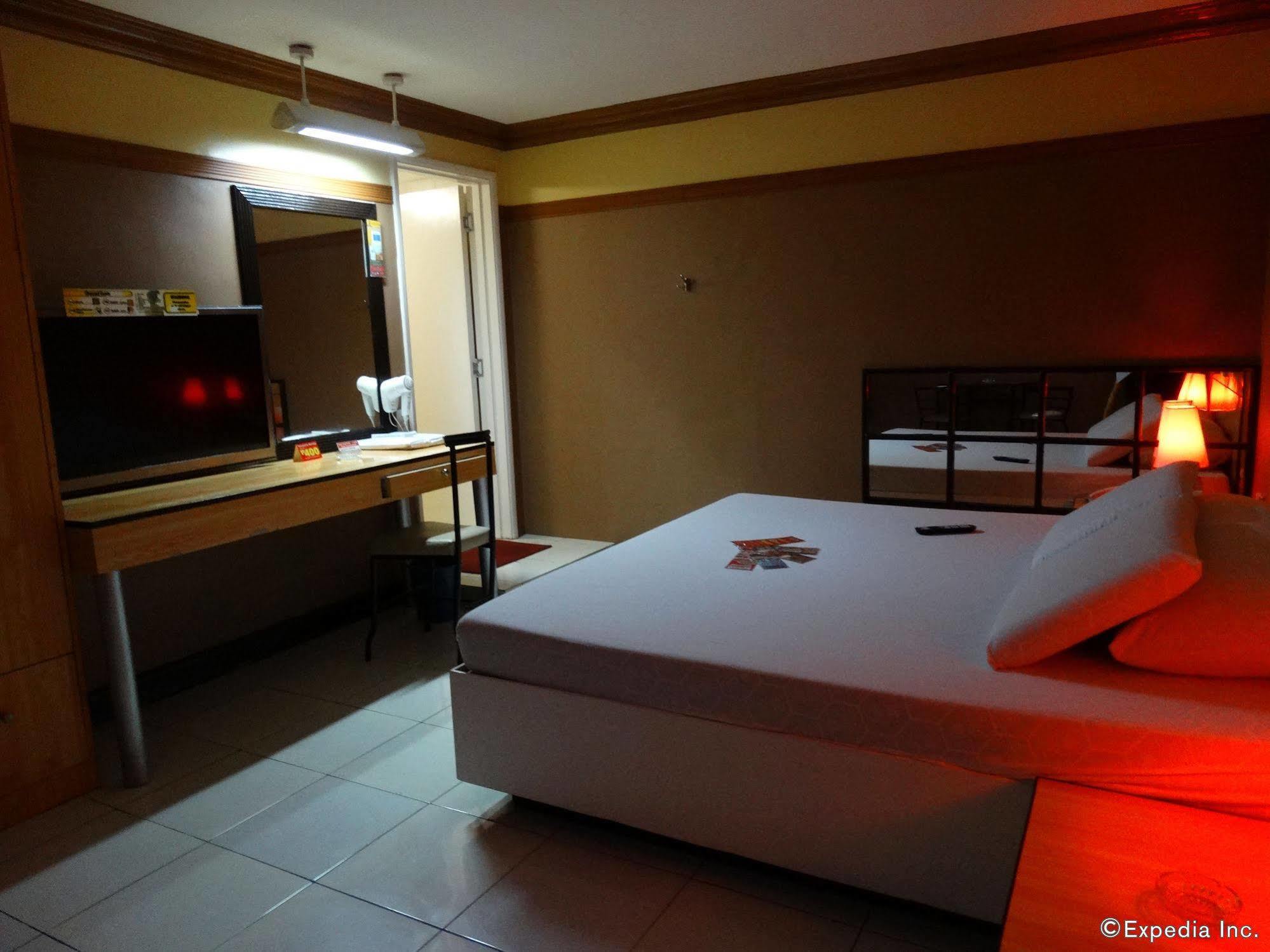 Hotel Sogo Quirino Манила Экстерьер фото